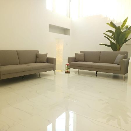 Elegant Basement Suite Orosei Bagian luar foto
