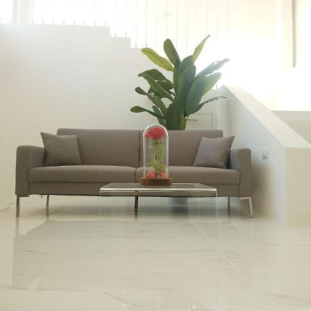 Elegant Basement Suite Orosei Bagian luar foto