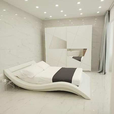 Elegant Basement Suite Orosei Bagian luar foto