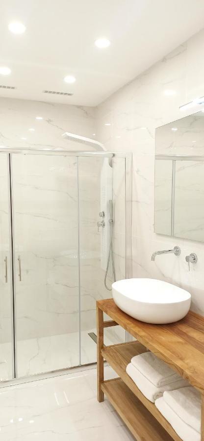Elegant Basement Suite Orosei Bagian luar foto