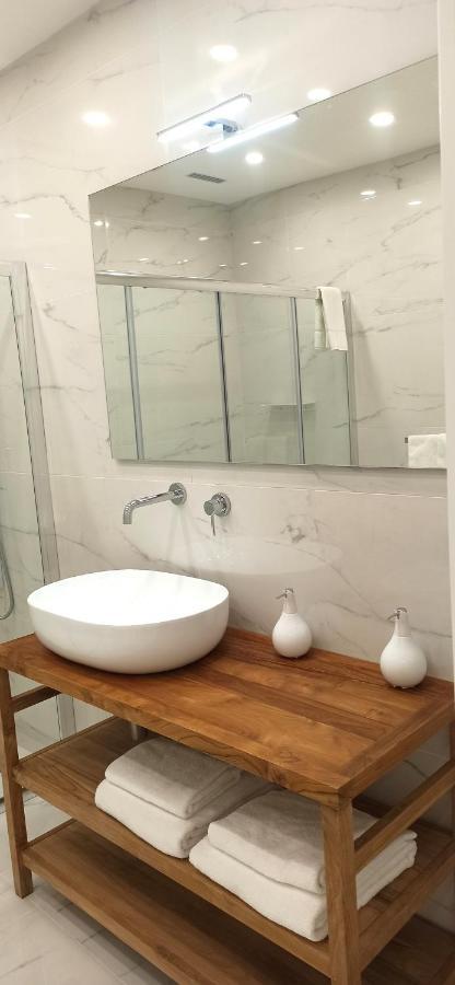 Elegant Basement Suite Orosei Bagian luar foto