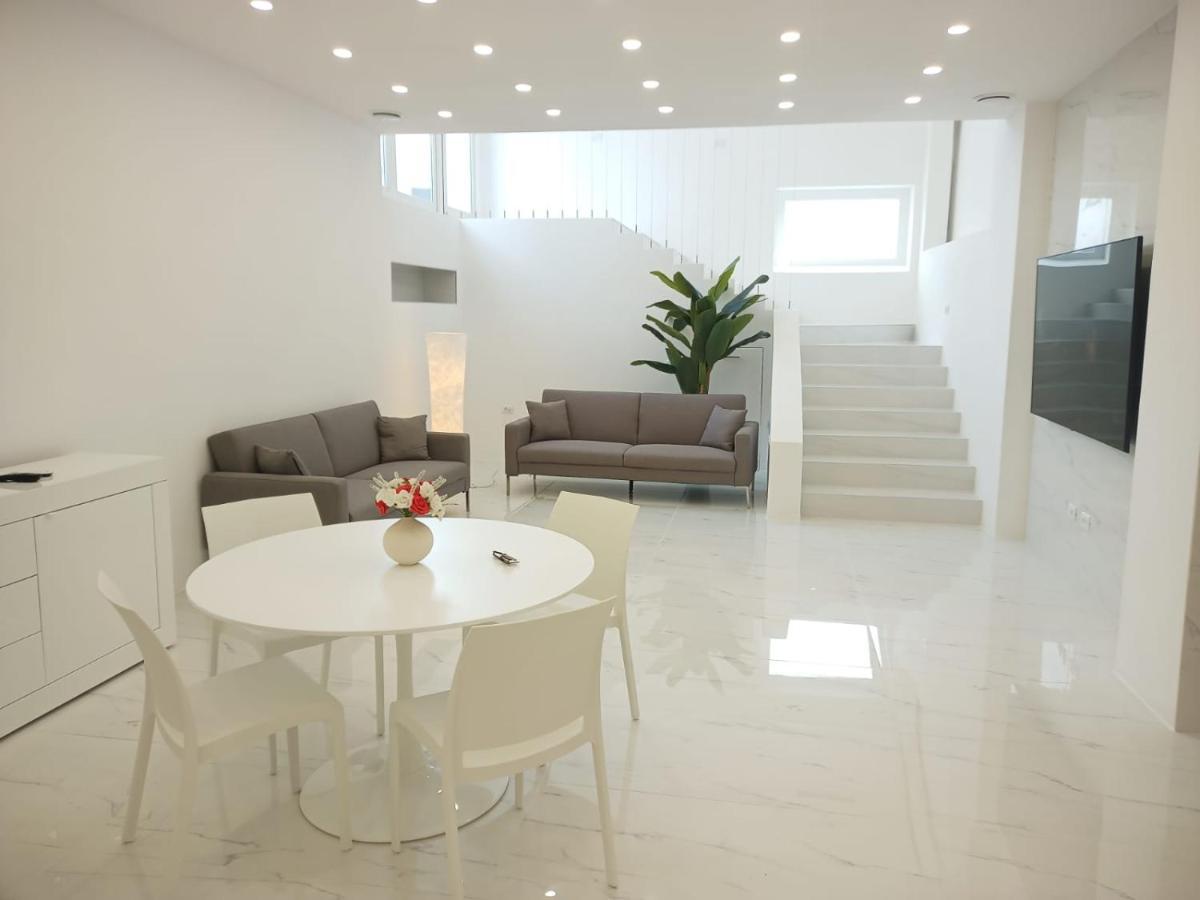 Elegant Basement Suite Orosei Bagian luar foto