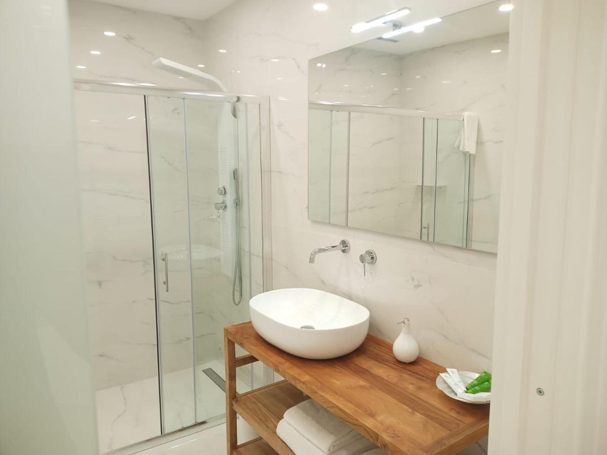 Elegant Basement Suite Orosei Bagian luar foto