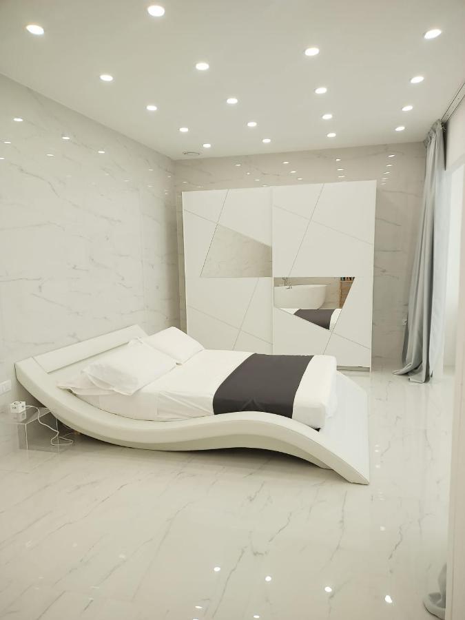 Elegant Basement Suite Orosei Bagian luar foto