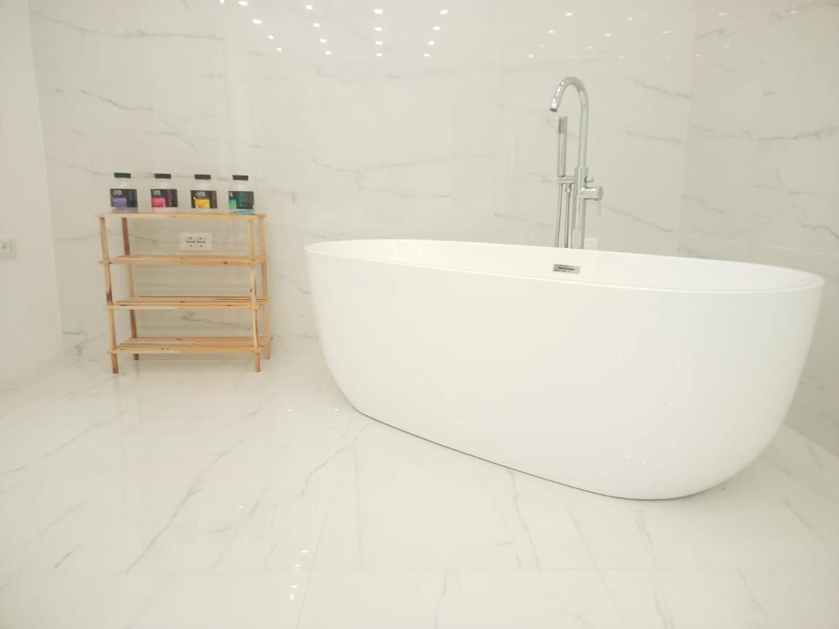 Elegant Basement Suite Orosei Bagian luar foto