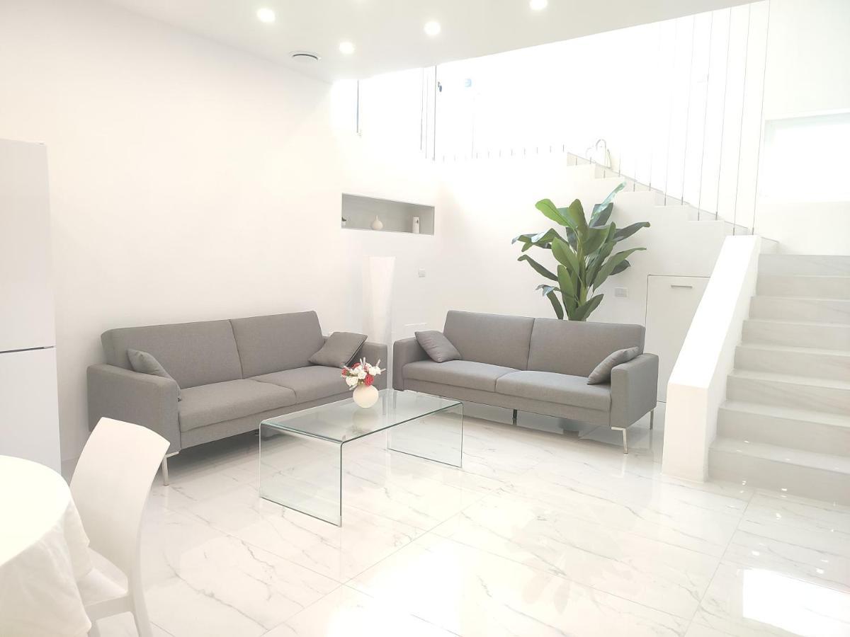 Elegant Basement Suite Orosei Bagian luar foto